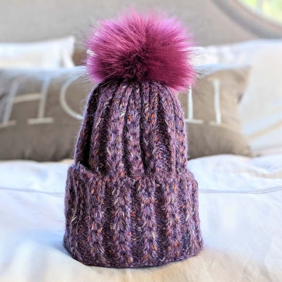 NWT Anthropologie Pom Beanie + 2 poms - Picture 2 of 8